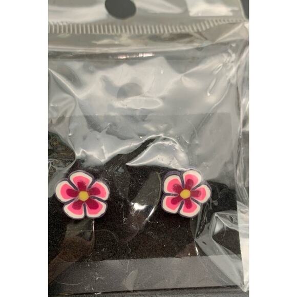 NWT Lot Of 3 Pairs Of Fun Pierced Earrings Flower & Butterflies - Picture 4 of 6